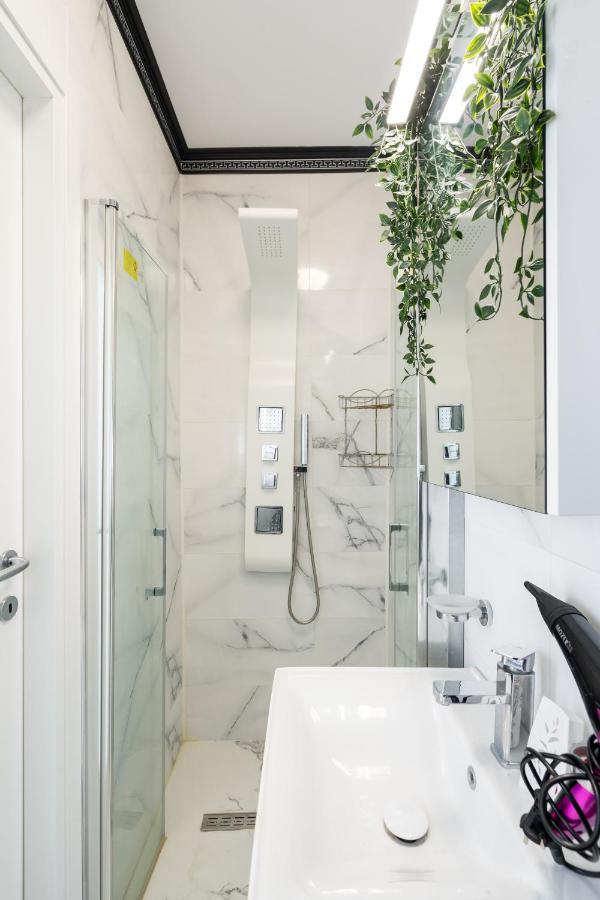 Monza Apartment-Ultracentral Bukares Bagian luar foto